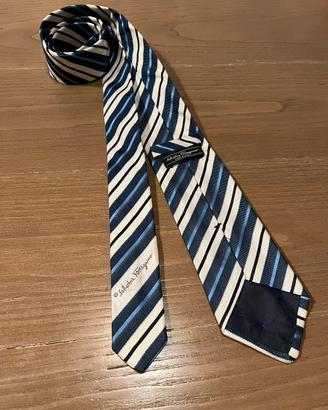 Ferragamo cravatta in seta jacquard blu