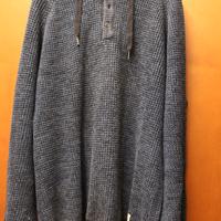 Maglione con cappuccio