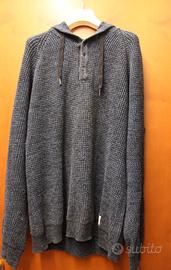 Maglione con cappuccio