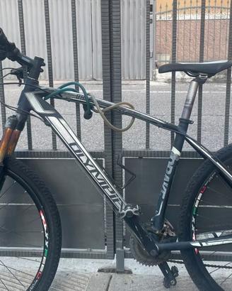 Mountain bike Olympia 27.5 con freni a disco