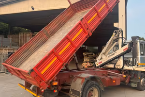 Iveco con ribaltabile e gru