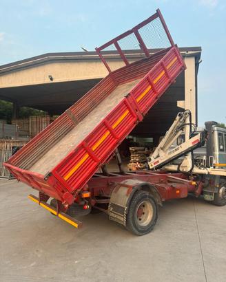 Iveco con ribaltabile e gru