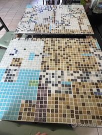 Tavolo con sedie e panca