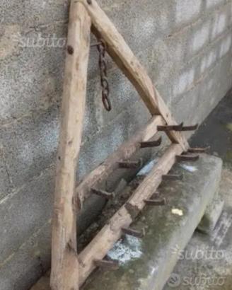 Antico attrezzo per cavallo 