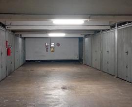 Box auto privato ampio 15mq con soppalco e servizi