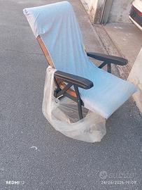  sedia che non è stata usata molto