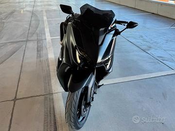 YAMAHA TMAX 560 BLACK EDITION – 2021