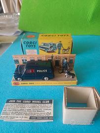 B.m.c. Mini Police Van whit Tracker Dog Corgi Toys