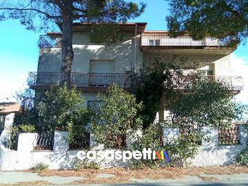 Casa indipendente di 510 m² con più di 5 locali e 