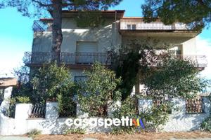 Casa indipendente di 510 m² con più di 5 locali e 