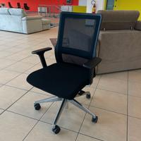 sedia da ufficio ergonomica nera