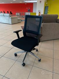 sedia da ufficio ergonomica nera