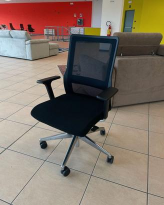 sedia da ufficio ergonomica nera