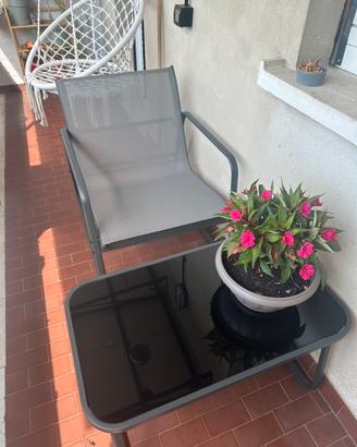 Sedie e tavolino da esterno