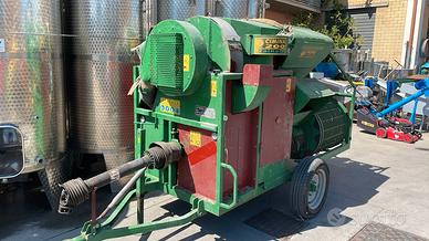 Raccoglitrice di Nocciole FACMA CIMINA 200 Trainat