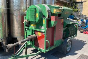 Raccoglitrice di Nocciole FACMA CIMINA 200 Trainat