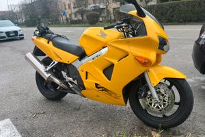 Honda vfr 800 iscritta storica