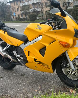 Honda vfr 800 iscritta storica