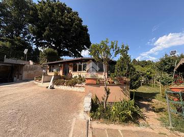 VILLA SINGOLA A LARIANO