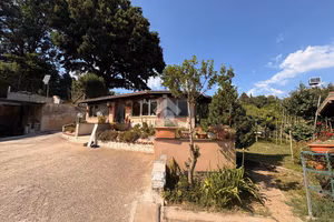VILLA SINGOLA A LARIANO