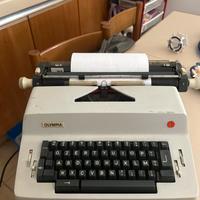 Macchina da scrivere elettrica OLYMPIA vintage