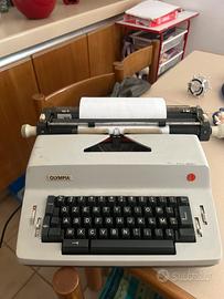 Macchina da scrivere elettrica OLYMPIA vintage