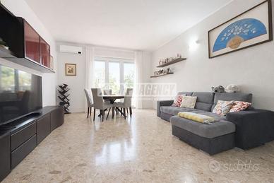 Ampio e luminoso 3 locali doppi servizi con box e