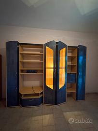 Parete attrezzata soggiorno blu e legno