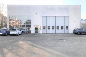Immobile di 1500 m² con 4 locali a Seregno
