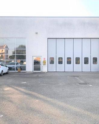 Immobile di 1500 m² con 4 locali a Seregno
