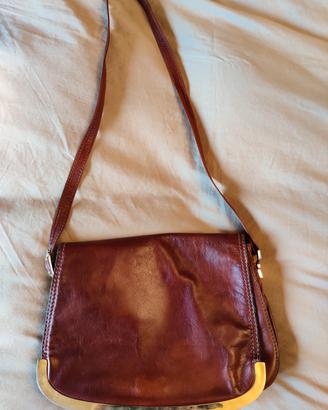 Borsa marrone in pelle con tracolla