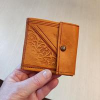 Portafoglio artigianale in pelle 