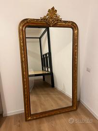 Specchio antico dorato con cimasa