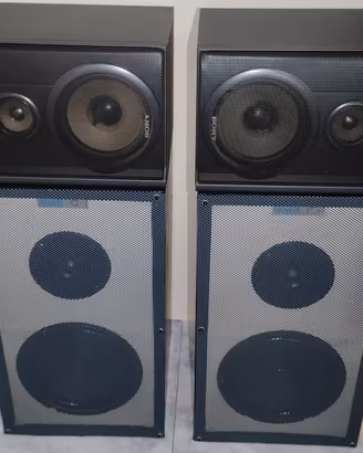 varie casse passive e un subwoofer 