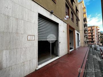 MAGAZZINO A GENOVA