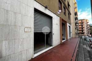 MAGAZZINO A GENOVA