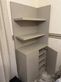 Set mobili/scarpiera tra cui una con mensole sopra