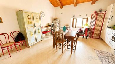 Appartamento di 115 m² con 2 locali e posto auto a