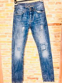 Jeans strappati uomo