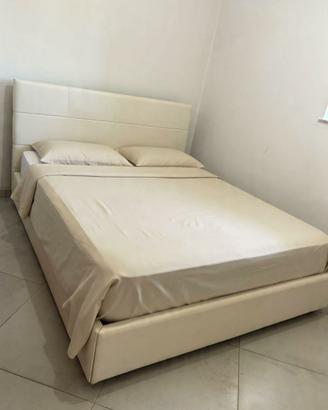 Letto matrimoniale 