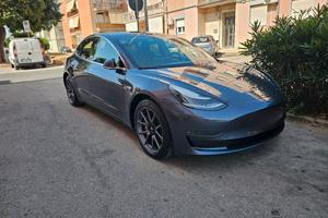 Model 3 Long Range AWD  con Autopilot avanzato 