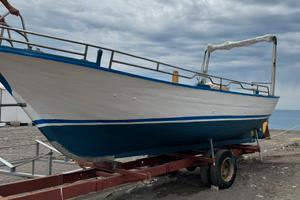 Gozzo 7,5 metri esterno resina interno legno