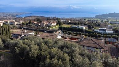 VILLA A SCHIERA A LONATO DEL GARDA