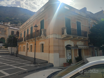 Appartamento d'epoca giampilieri Piazza Pozzo