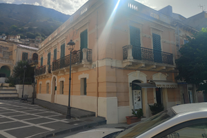 Appartamento d'epoca giampilieri Piazza Pozzo