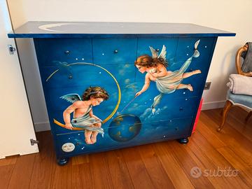 Cassettone dipinto a mano