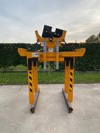 Pinza meccanica per manufatti cemento