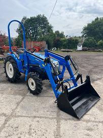 Trattorino Iseki 26cv, pala anteriore 4in1