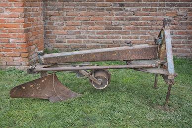 Aratro in ferro da collezione