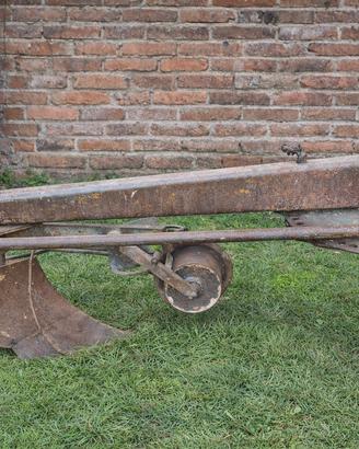 Aratro in ferro da collezione